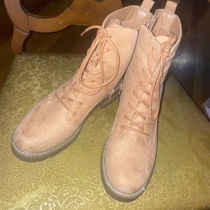 Combat boots